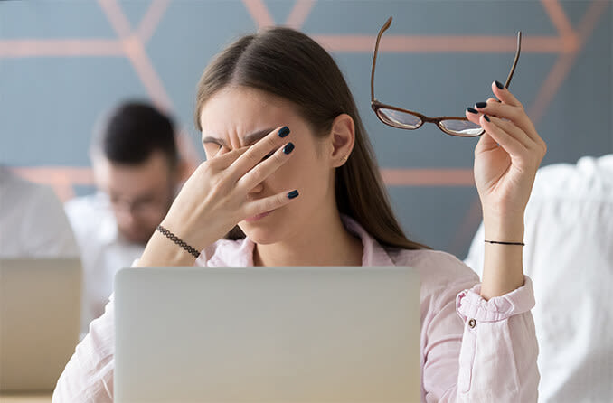 10 tips to reduce eyestrain when working from home.